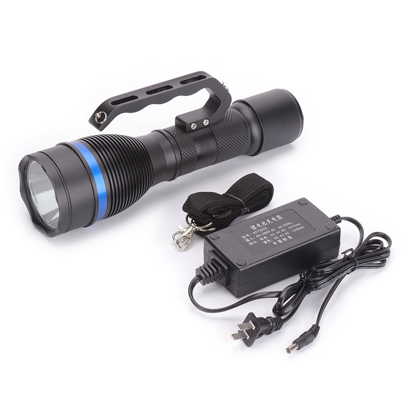 手（shǒu）提式防（fáng）爆探照燈